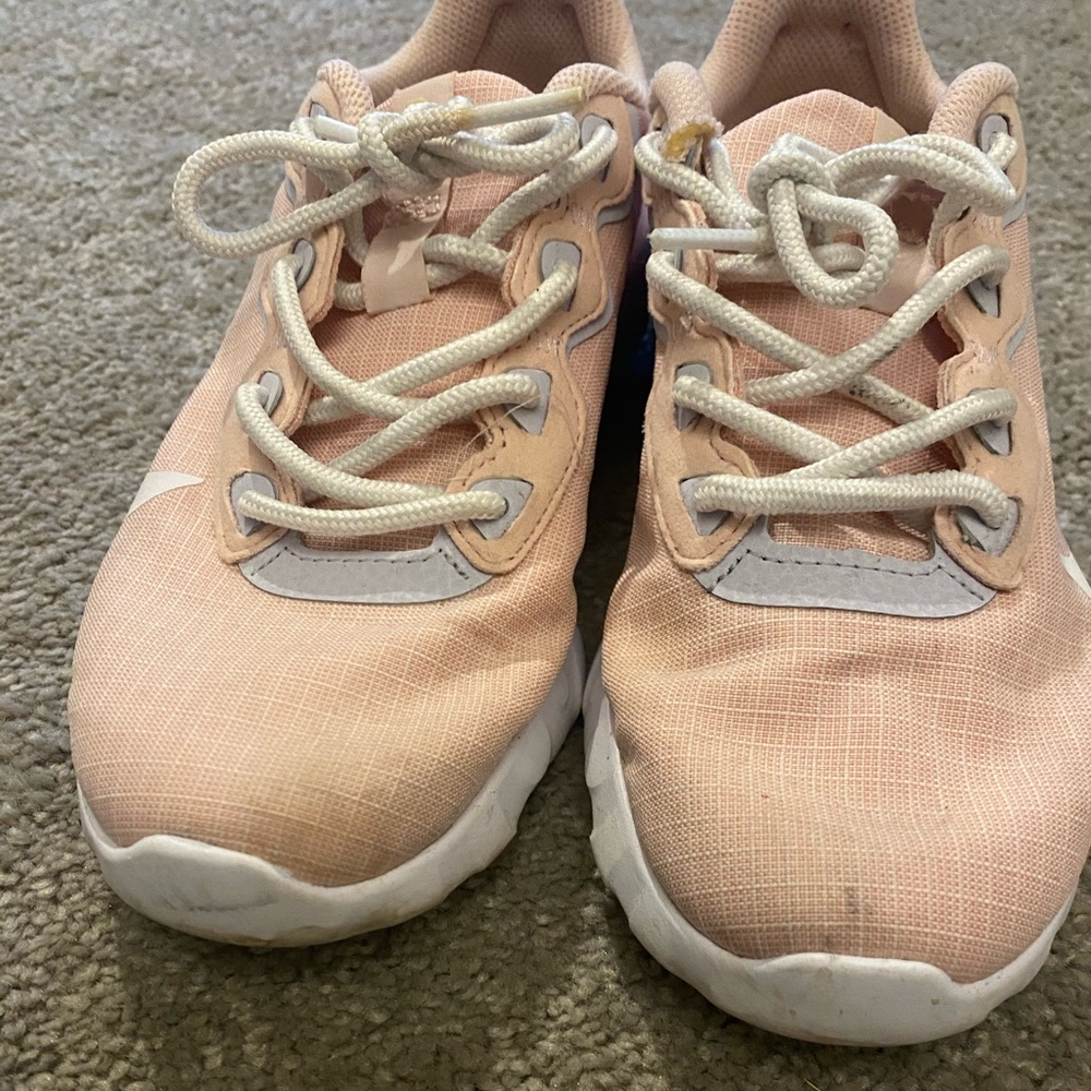 Pink nikes - Picture 3 of 3